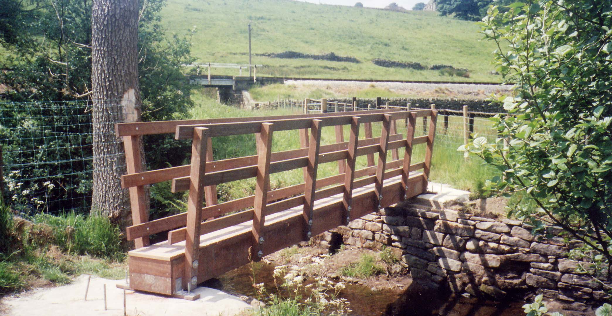 Off the shelf footbridges